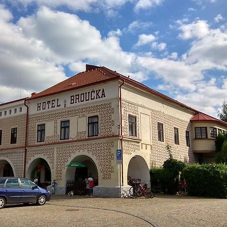 Hotel U Broucka โนเว เมสตู นอด เมตูยี ภายนอก รูปภาพ
