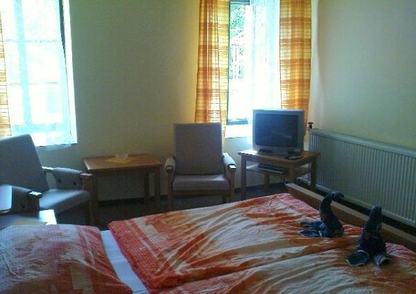 Hotel U Broucka โนเว เมสตู นอด เมตูยี ภายนอก รูปภาพ