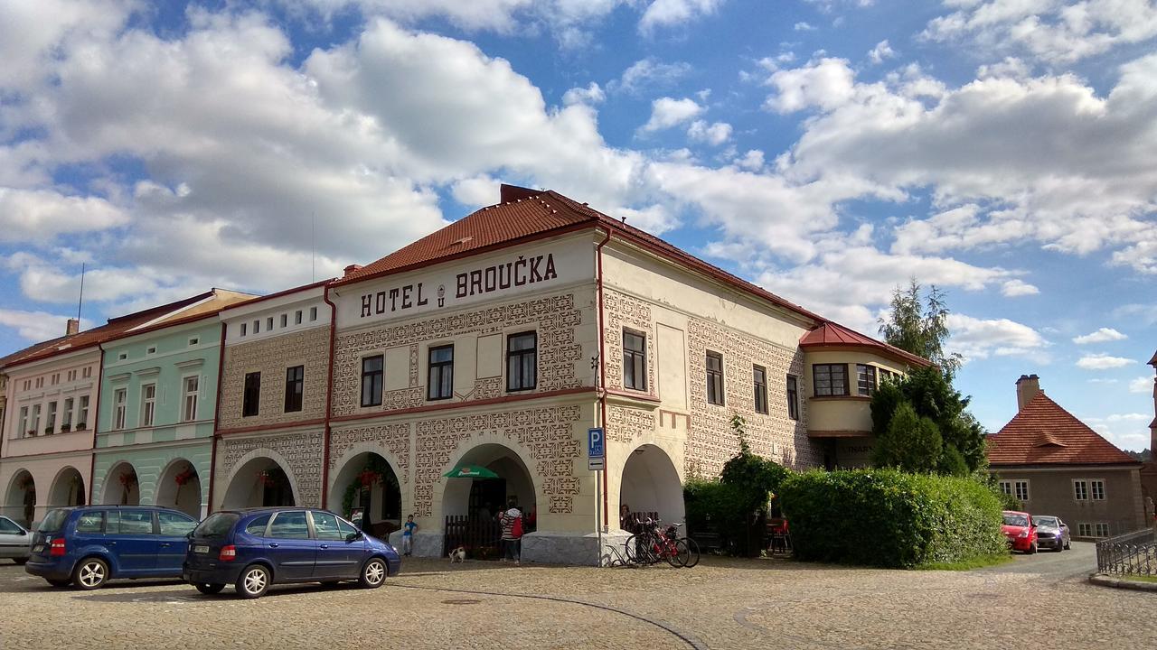 Hotel U Broucka โนเว เมสตู นอด เมตูยี ภายนอก รูปภาพ